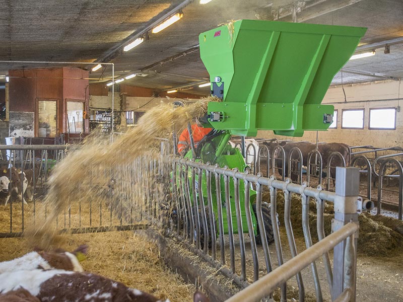 A36532 BEDDING DISTRIBUTOR BUCKET_6